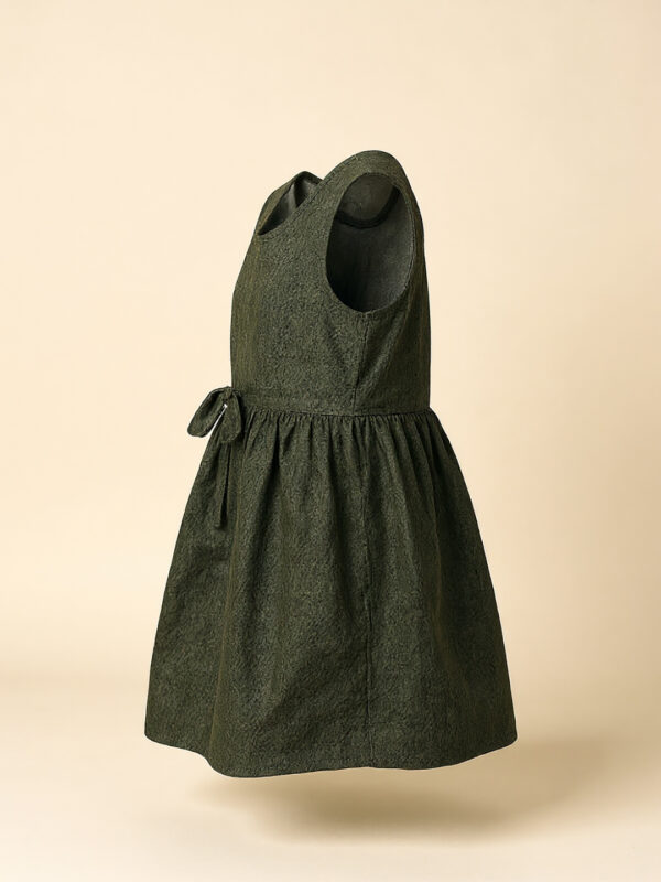 Girls green sleeveless frock - Image 3