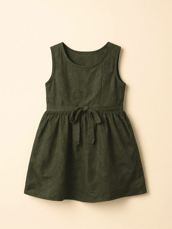 Girls green sleeveless frock - Image 2